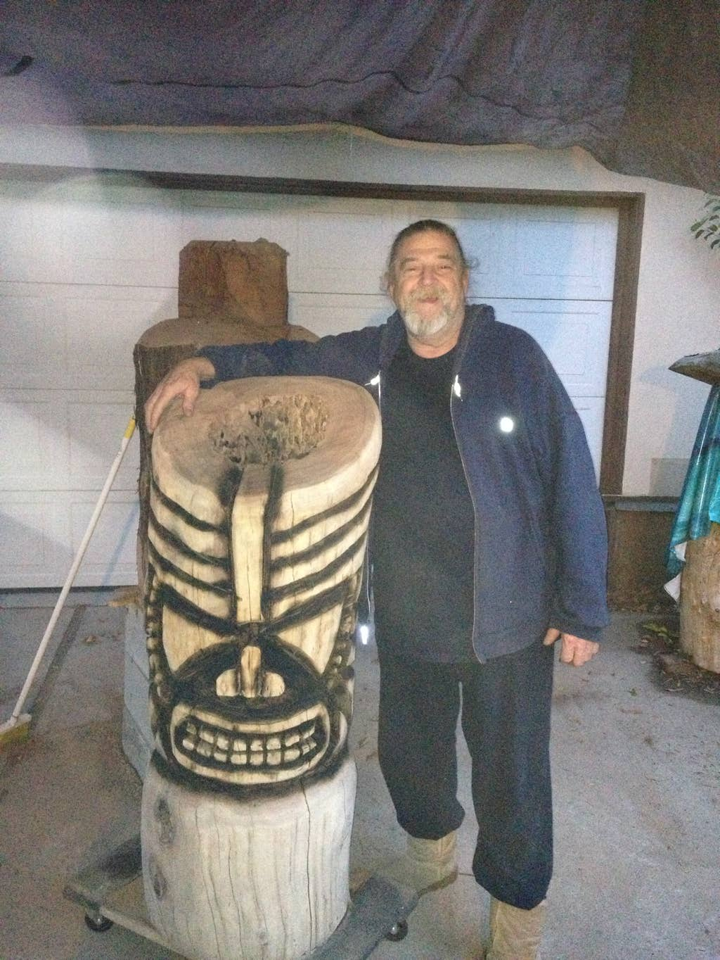 Woodcarving of a tiki, sculpture of a tiki, chainsaw wood carving of a tiki, art, 