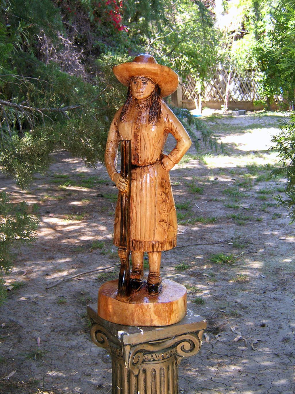 Woodcarving of Annie Oakley, Sculpture of Annie aokley, Abraham Lincoln, Sitting Bull, Tatanka Iyotaka, Quanah Parker, Annie Oakley, Cowboy, Medicine Man, Fighter, Boxer, Casey, Woodcarving, Wood carving, Chainsaw Wood Carving,  Chainxsaw Woodcarving, Sculpture, Art, Realism, Casey Woodcarving, Casey Wood Carving , Native American